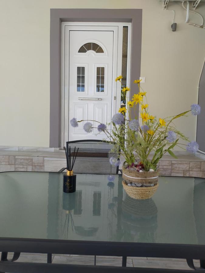 Just Constructed! Villa Gastuni Eksteriør bilde